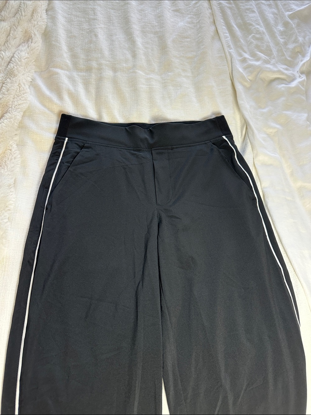 Athleta Black Ankle Cropped Wide-Leg Pants with White Side Piping